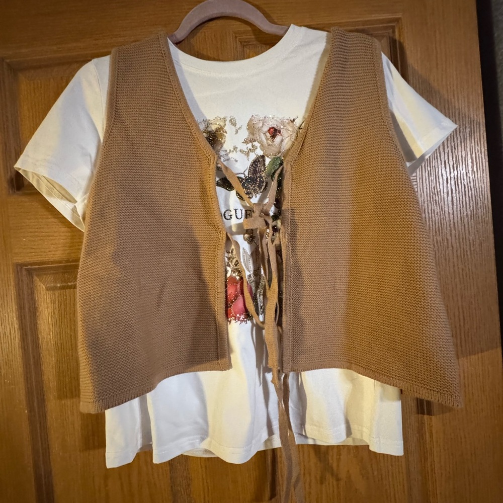 eesome Tan Tie-Front Knit Vest over Cream Graphic Tee